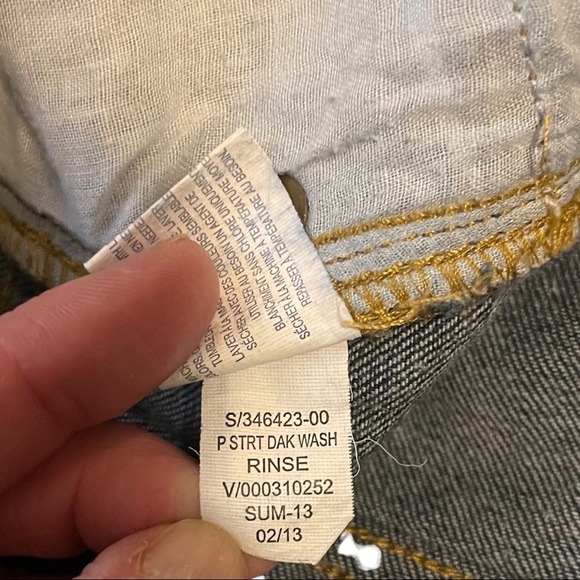 GAP Women’s Dark Wash 6/28A Straight Leg Mid Rise Blue Denim Jeans - Picture 5 of 9